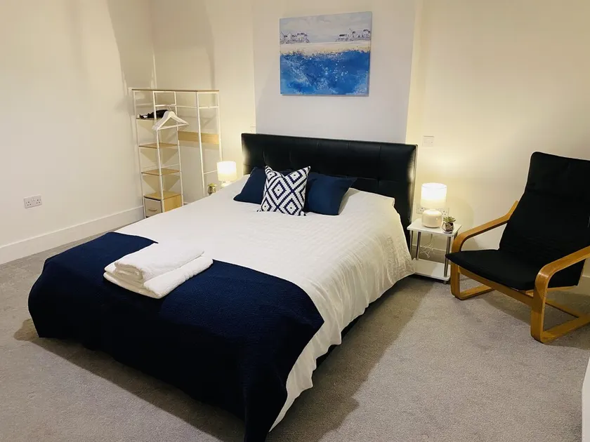 Church Road Apartment by Aldershot Short Stays - Image 1