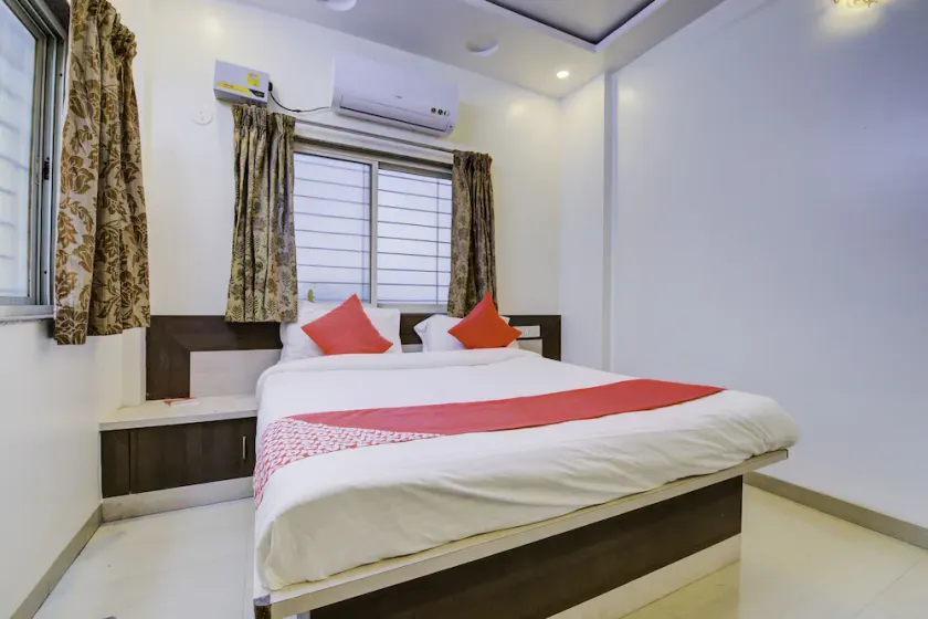 OYO 24125 Hotel Aakash - Image 1
