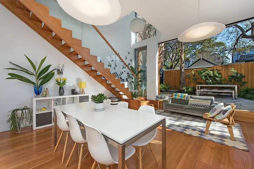Stunning Family Home 5mins to CBD H332 - Image 1