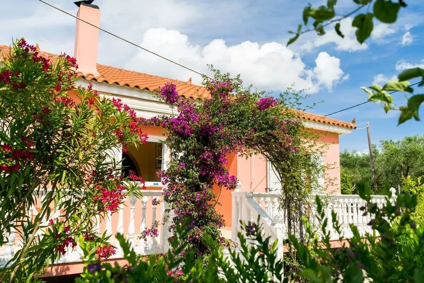 2-bed House in Alykes With Mountain Views - Image 1