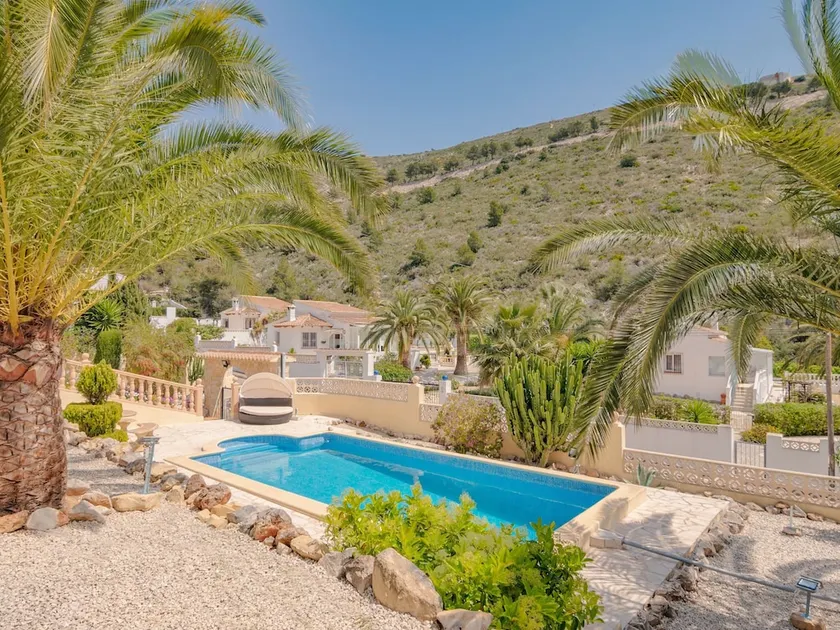 6-p Villa in the Right Place With an Amazing View, Swimming Pool and Terraces - Image 1