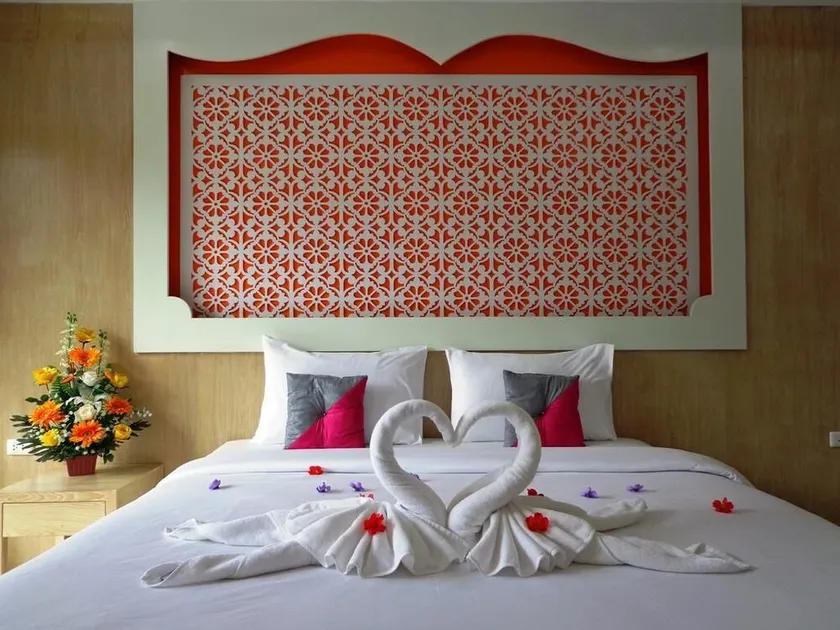 Red Sapphire Hotel - Image 1