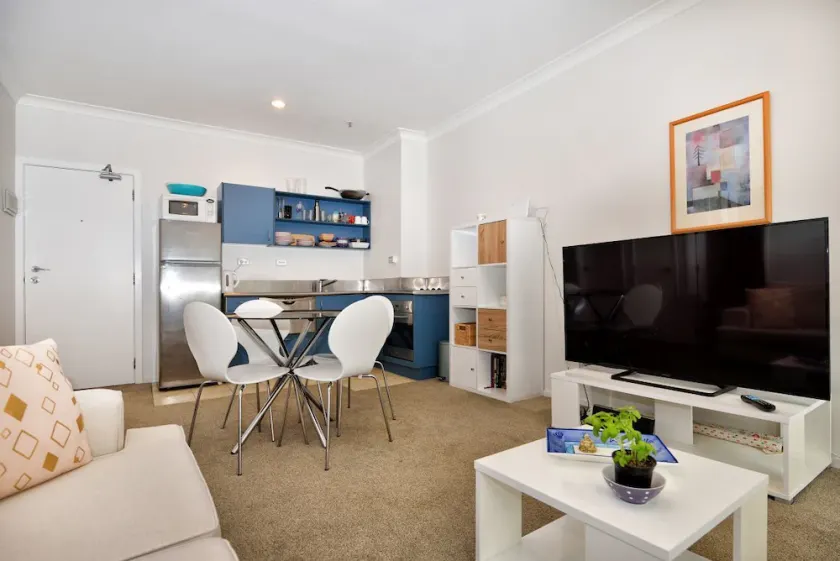 Private 4 Bedroom Beach House in Bondi - Image 1