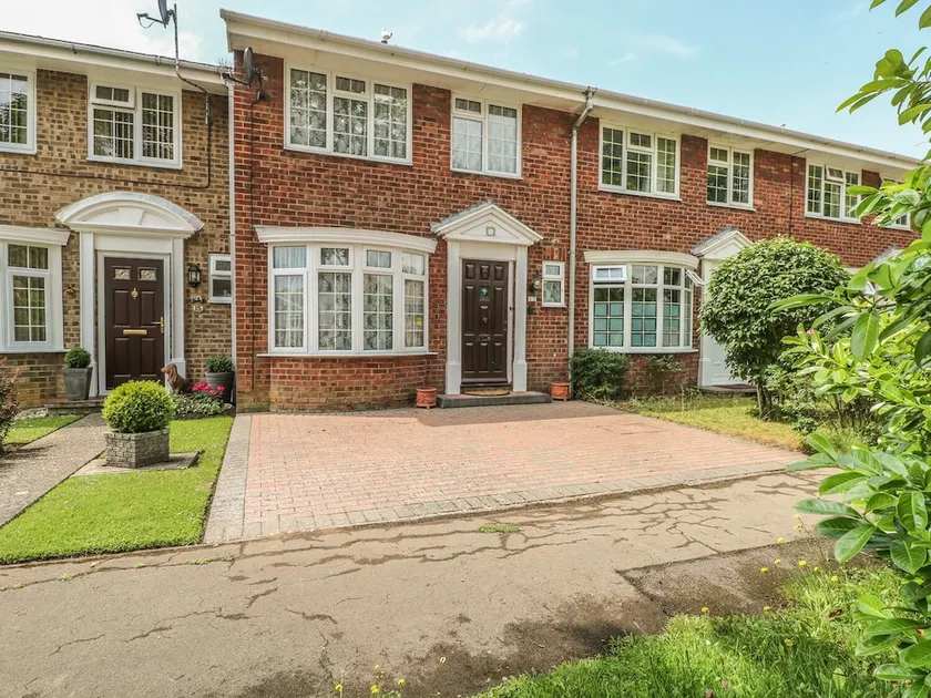 17 Coventry Close - Image 1