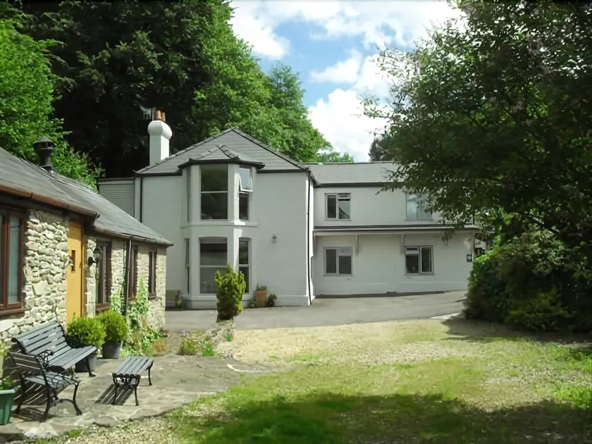 Ferndale House - Image 1