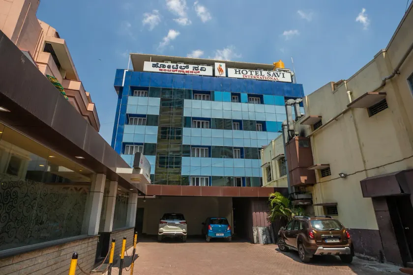 Hotel Savi International by OYO Rooms - Image 1