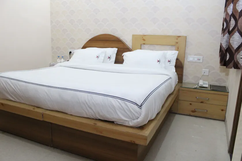 Hotel GST Grand Plaza - Image 1