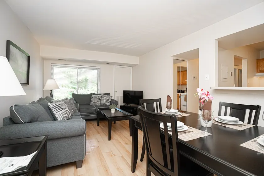 SoBe 7th Street Apartments - Image 1