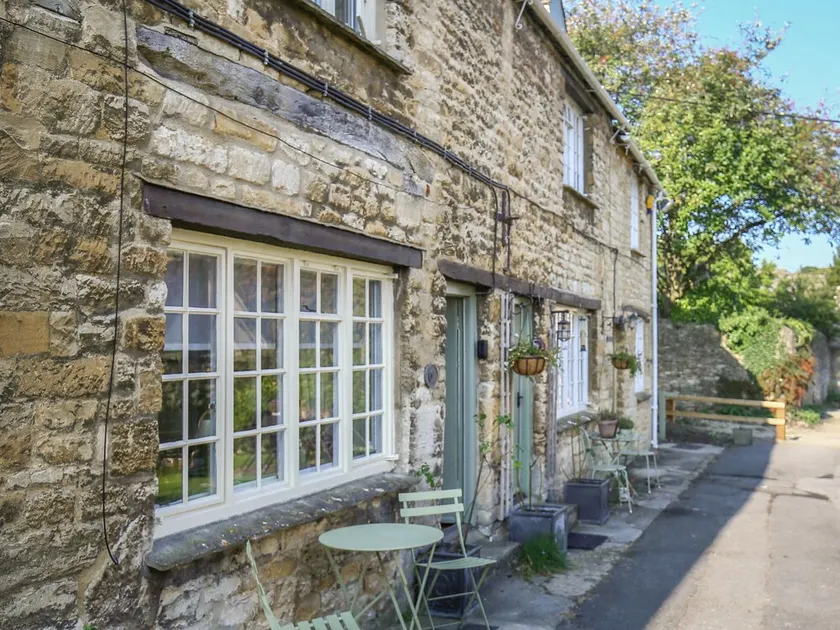 6 George Yard - Image 1