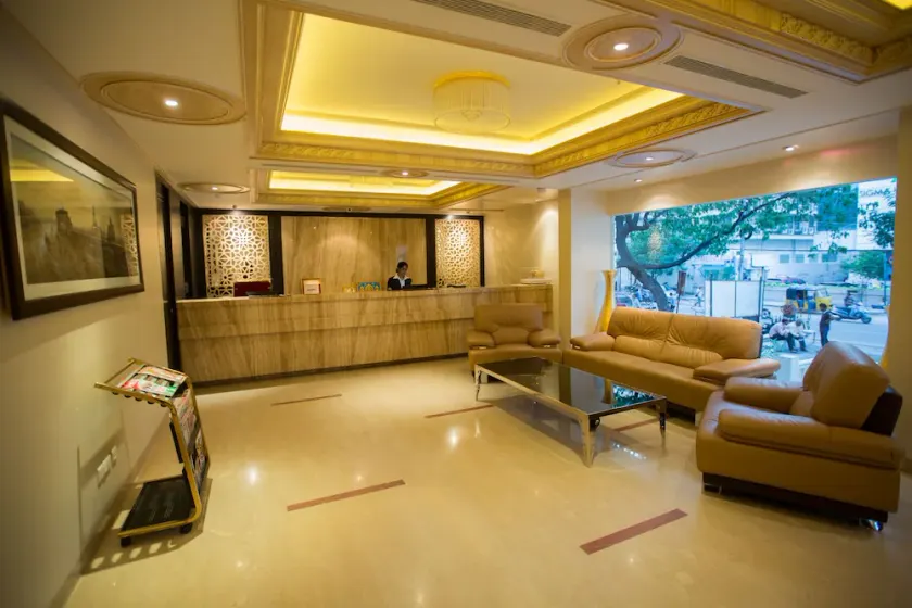 Royal Reve Hotel - Image 1