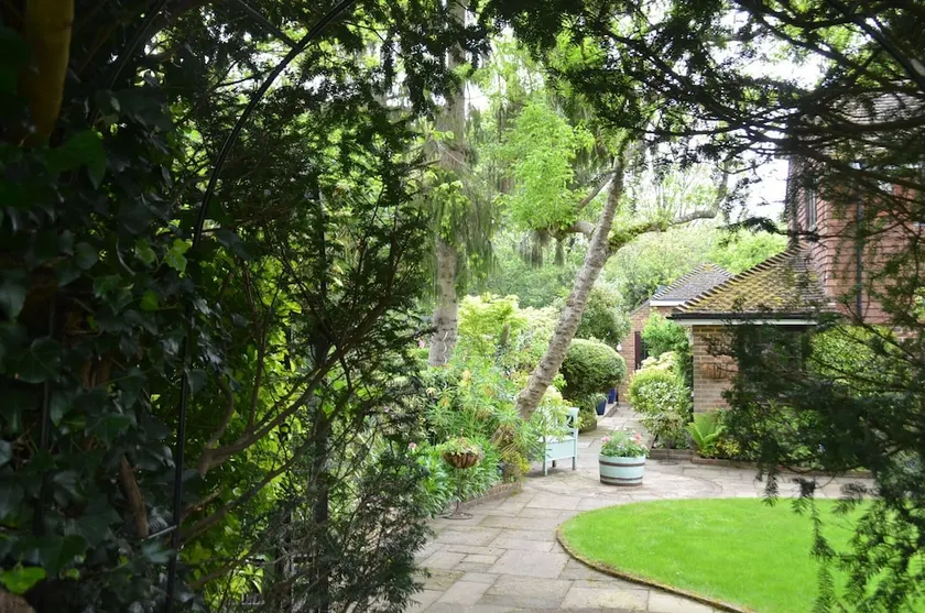 Lychgate Cottage - Image 1