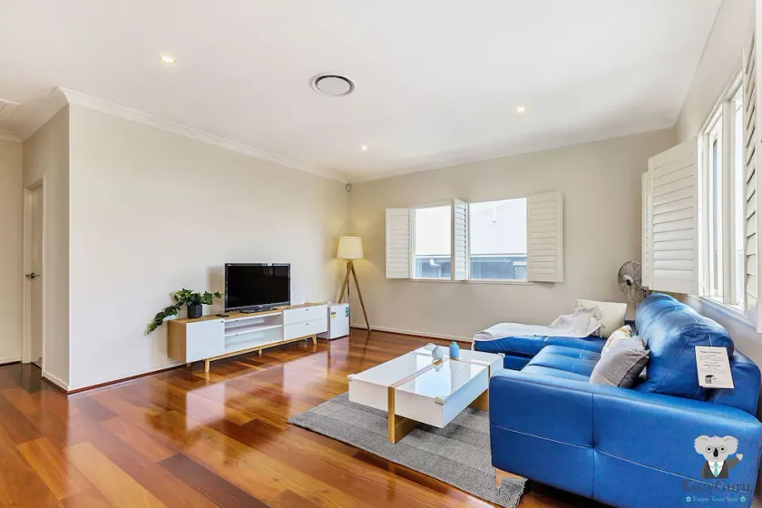 Rochedale Spacious Holiday 4 Bedrooms House Qro009 - Image 1