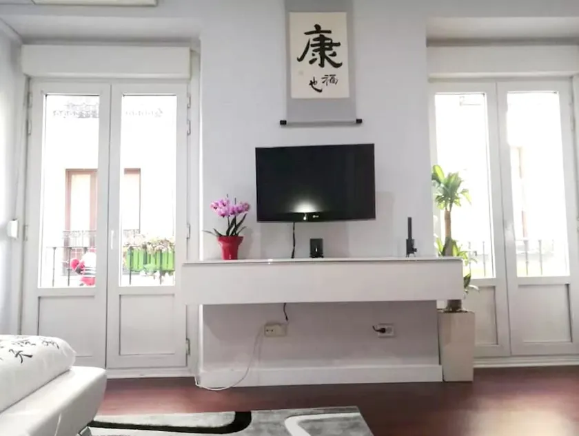 Studio in Madrid, With Wonderful City View, Balcony and Wifi - Image 1