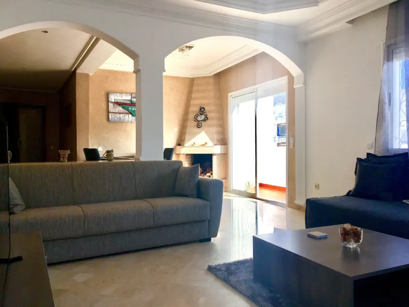 Luxurious Apartment with Private Garden - Image 1