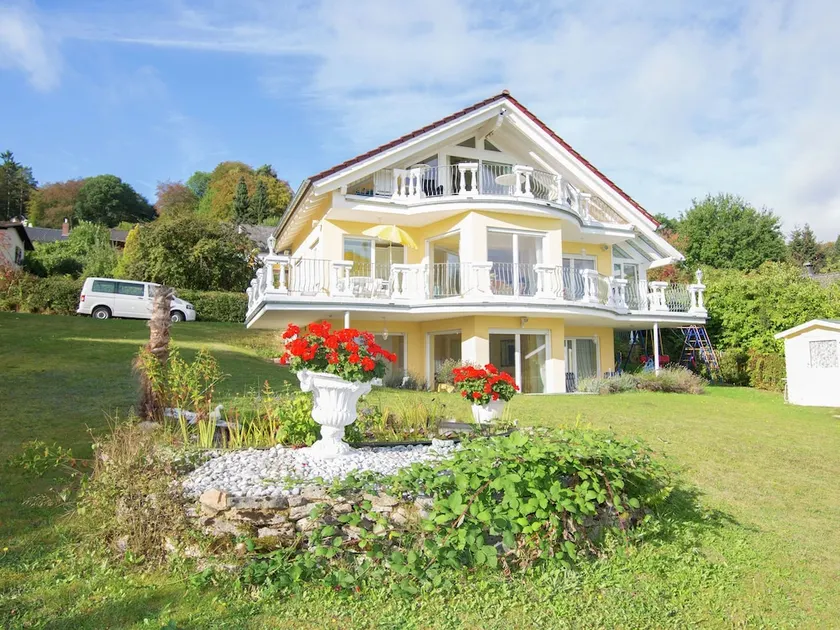 Exclusive apartment with large balcony and lake view directly on to the Edersee - Image 1
