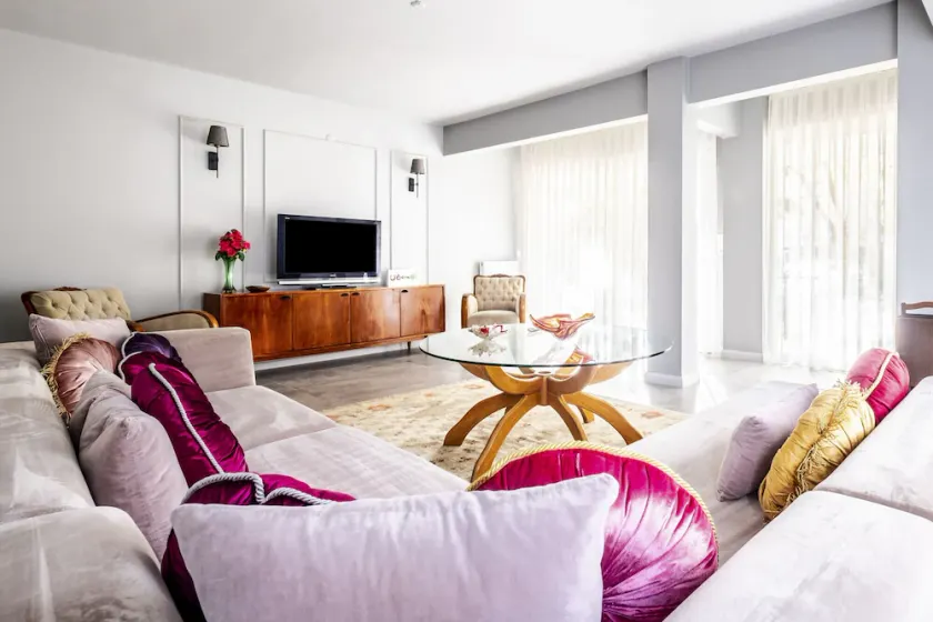 Vibrant Flat Next to Bostanci Marmaray Station - Image 1