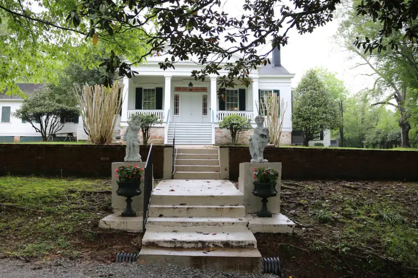 Collina Plantation Inn - Image 1
