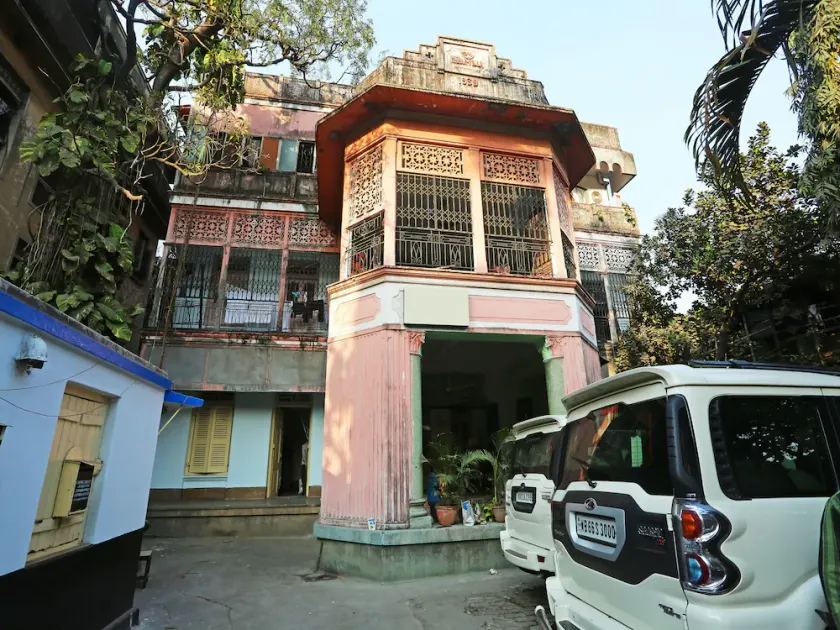 OYO 11896 Marble Palace Guest House - Image 1