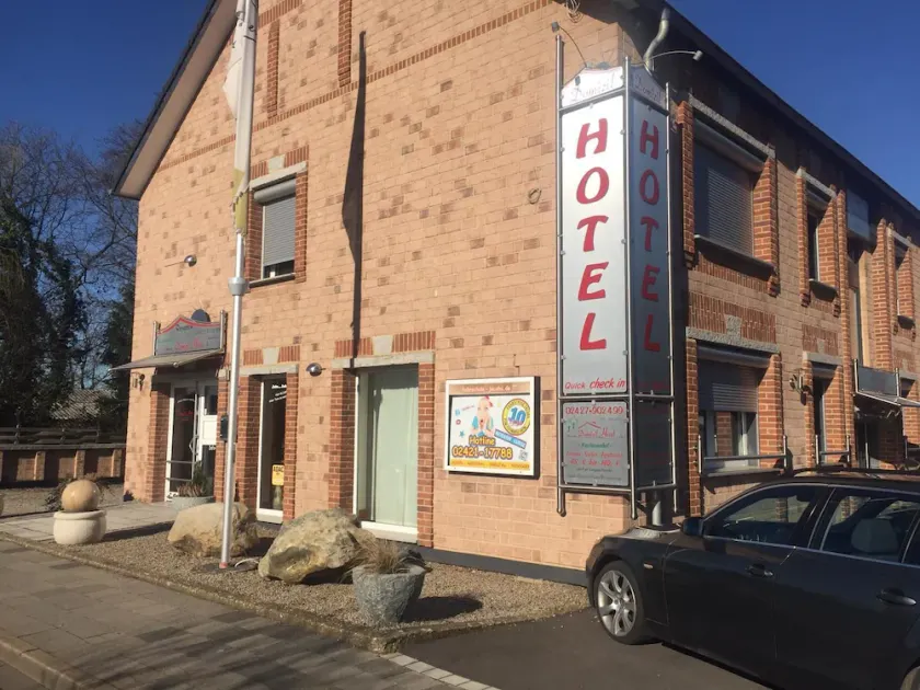 Domizil Hotel Düren Kastanienhof - Image 1