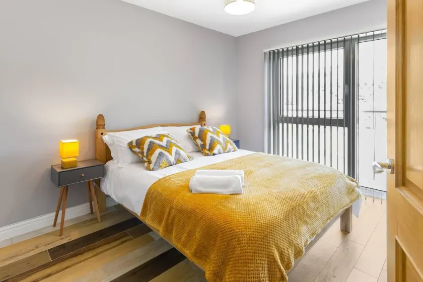 Impeccable 1-bed Apartment in Ebbw Vale, Wales - Image 1