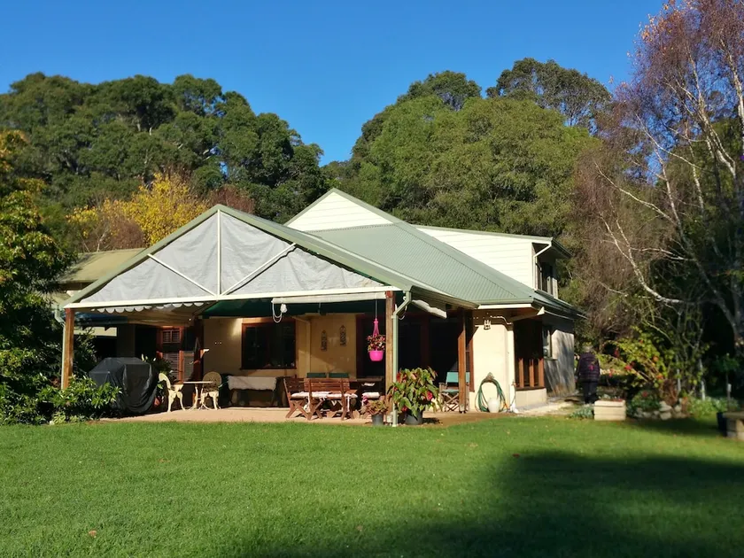 Canterbury Cottage Northcliffe - Image 1