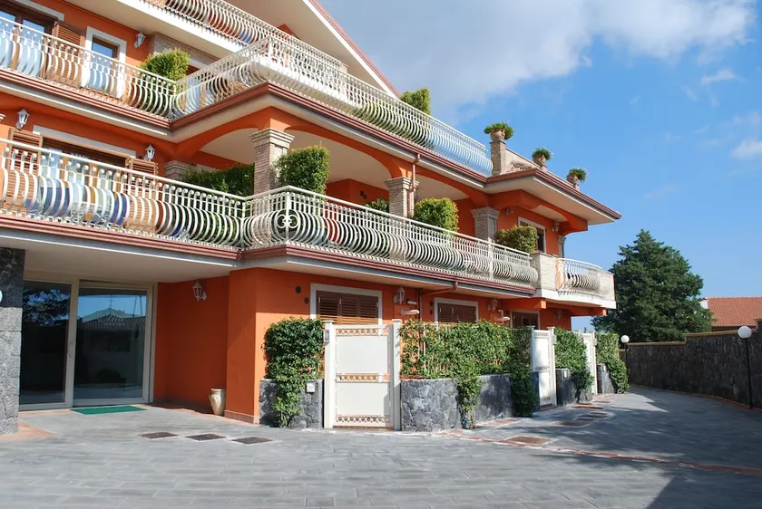 Etna View Holiday House - Image 1