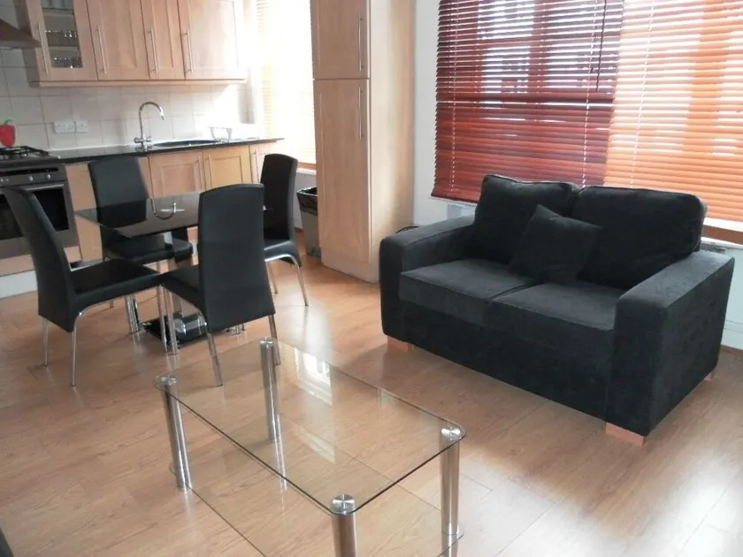 Access Apartments Earls Court - Image 1