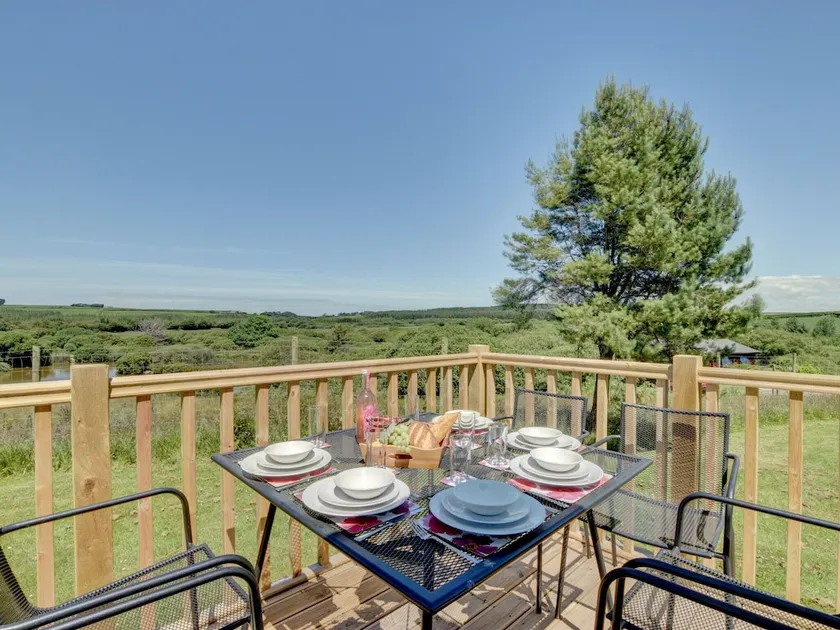 Cottage in Peaceful Surroundings of Hartland, Offering Views of the Fishing Pond - Image 1