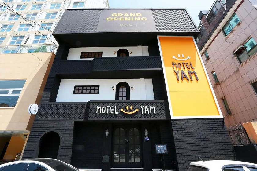 Motel Yam - Image 1