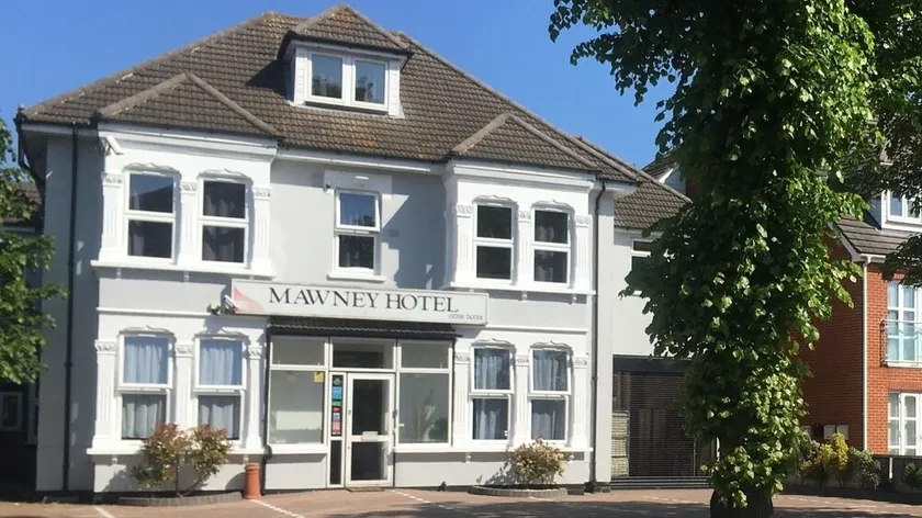Mawney Hotel - Image 1