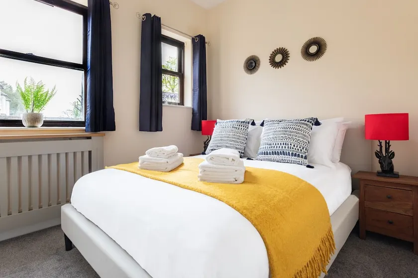 Promenade Apartment by Creative Stays - Image 1