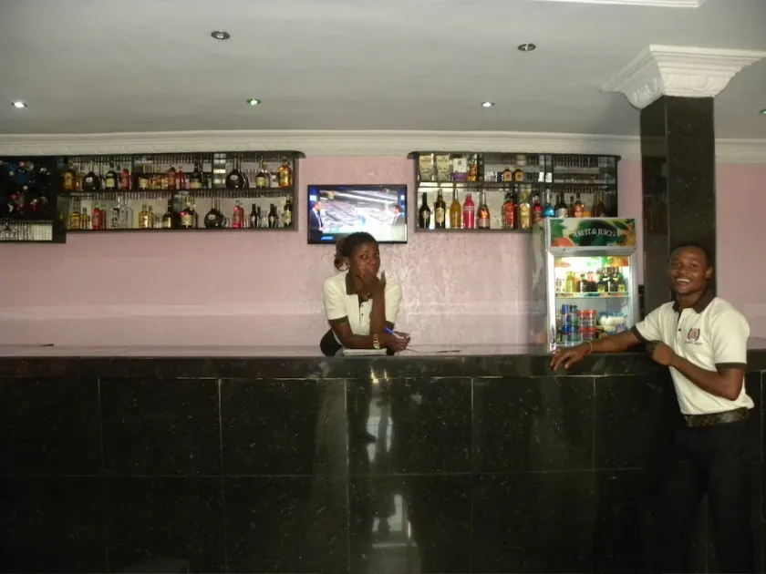 Grandy Suites Hotel - Image 1