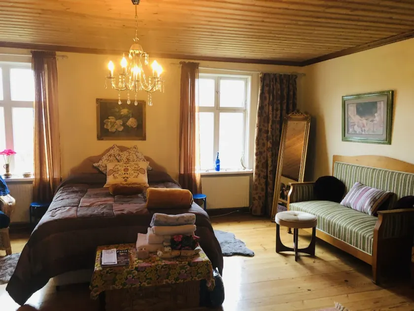 Captivating 1-bed Studio - Image 1