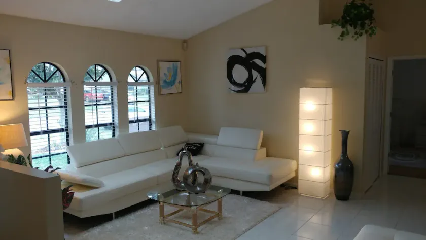 Avis House - Image 1