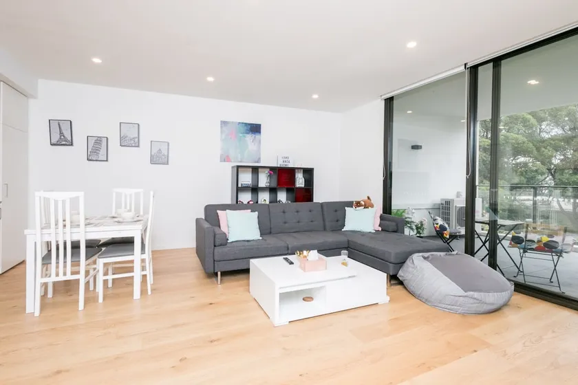 Spacious Bright Apartment - Image 1