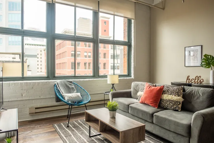 FRONTDESK East 8 Loft Apts Downtown Cincinnati - Image 1