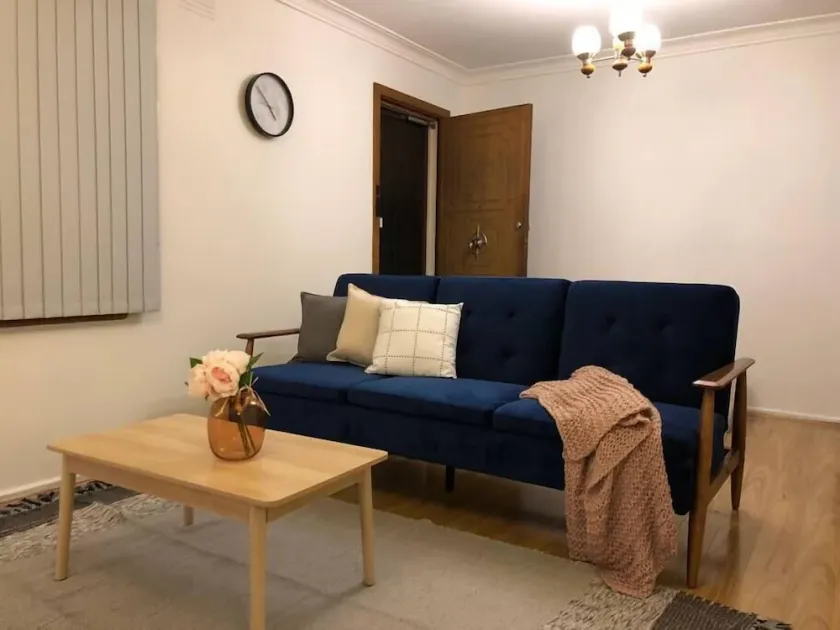 CAMPBELLTOWN HOLIDAY HOME 3 BED + FREE PARKING NCA039 - Image 1