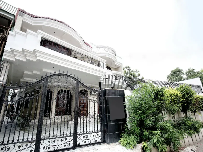 The Corner House By OYO Rooms - Image 1