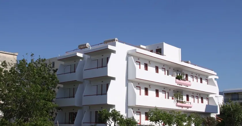 Stam & John Apartments - Image 1