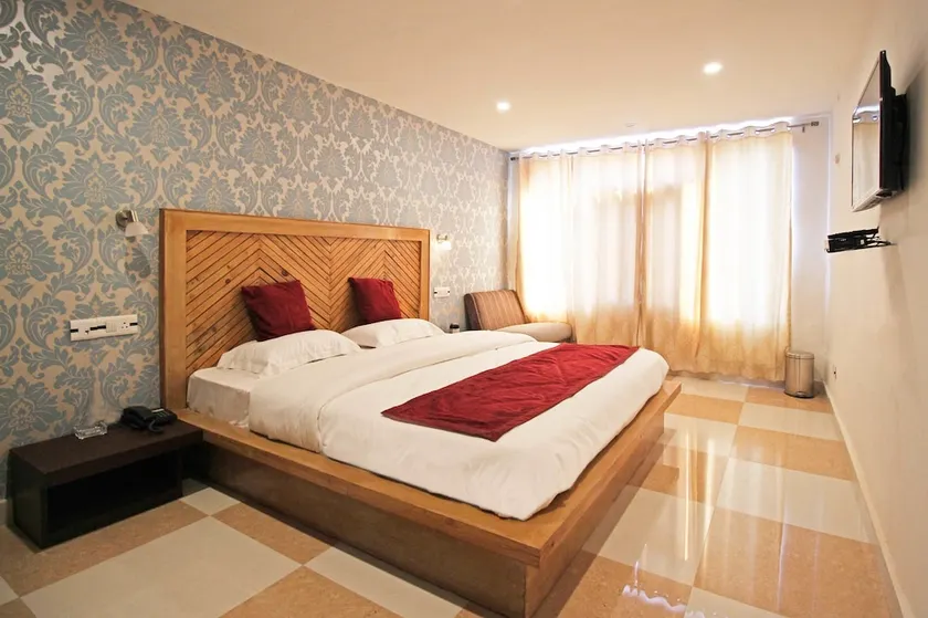 Hotel O Kohsheen Guest House - Image 1