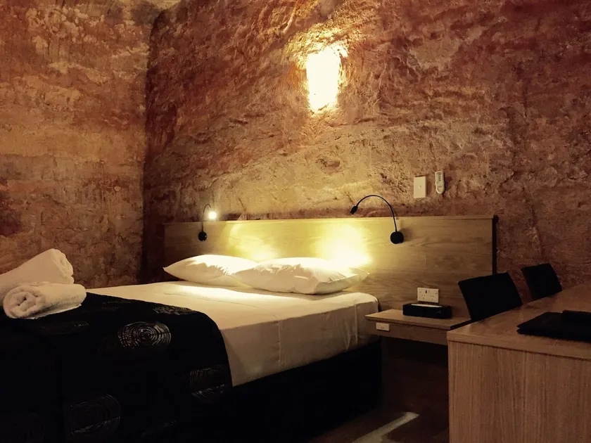 The Lookout Cave Underground Motel - Image 1