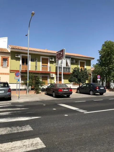 Hostal Restaurante Reina - Image 1