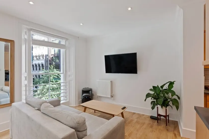 Stunning 1 Bed in the City, 4 Mins to Bank Station - Image 1