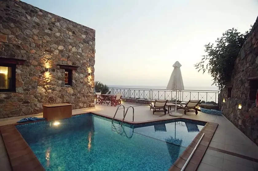 Villa Meliti is a Luxury Villa With the sea Just a Breath Away - Image 1