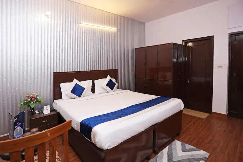 OYO 9534 Hotel Heights - Image 1