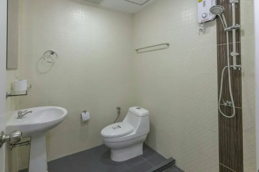 Kontiki Guesthouse - Image 1