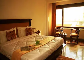 Hotel K2 Continental - Image 1