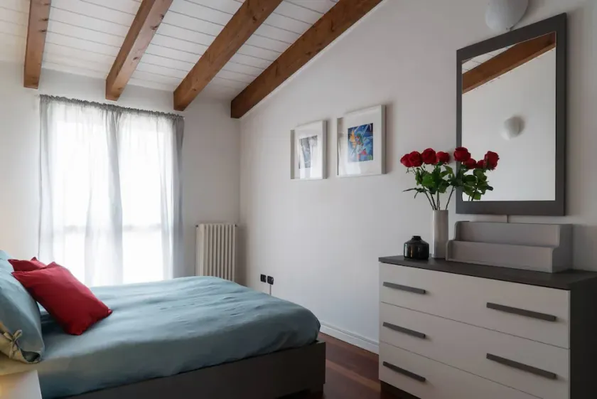 Large apartment in Milan center - Image 1