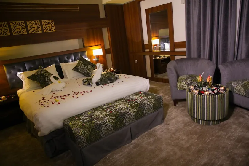 Plaza Inn Business Hotel - Image 1