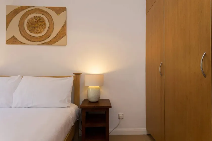 1 Bedroom Apartment in Notting Hill Accommodates 2 - Image 1